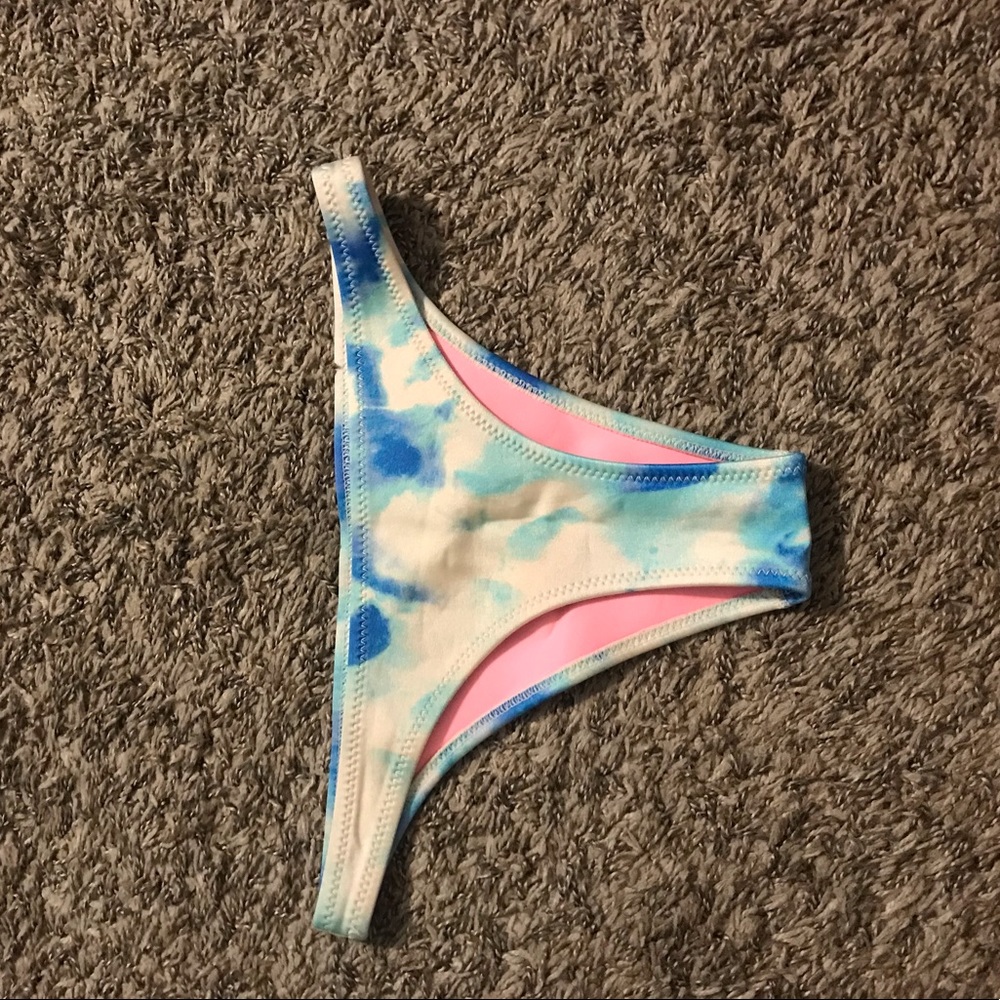 Size small tie dye triangl bikini bottom